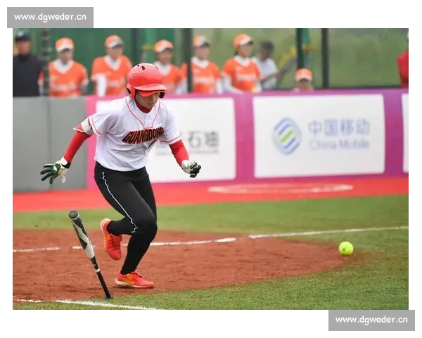 女子垒球赛展现拼搏精神与团队力量书写青春荣光赛场梦想启航新时代